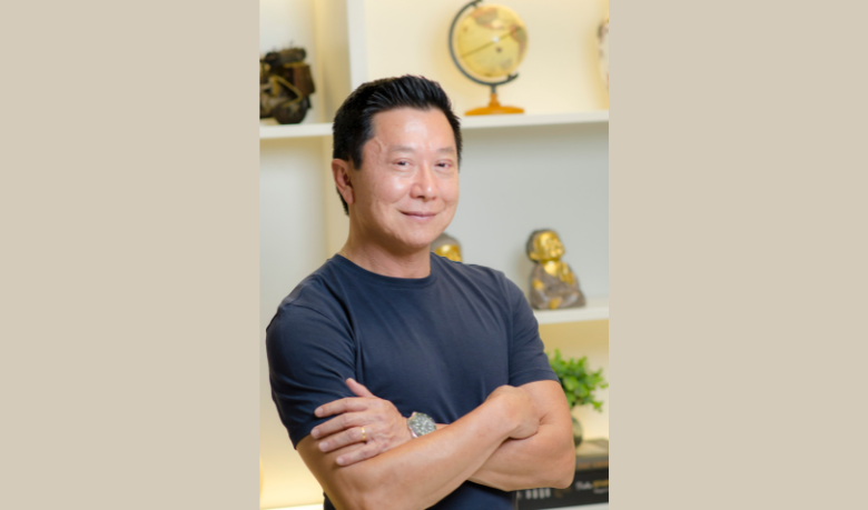 O Dr. Milton Seigi Hayashi explica como a otoplastia infantil pode corrigir a orelha em abano com segurança.